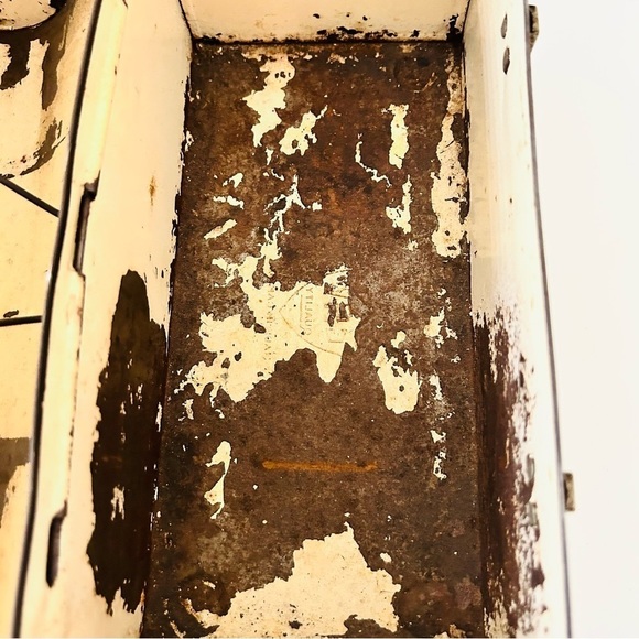 Vintage Industrial rusted lunch box, Miners Lunch Box, Industrial decor - Picture 4 of 12